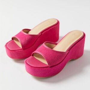Urban Outfitters Gina Calf Hair Platform Sandal (never worn, size 9)